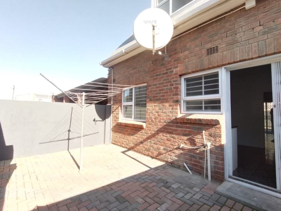 To Let 3 Bedroom Property for Rent in Table View Western Cape